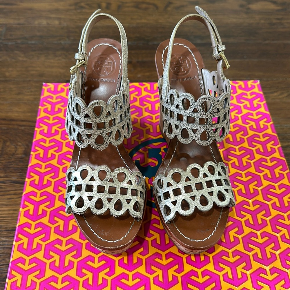 Tory Burch Nori Wedge Sandal in Platinum